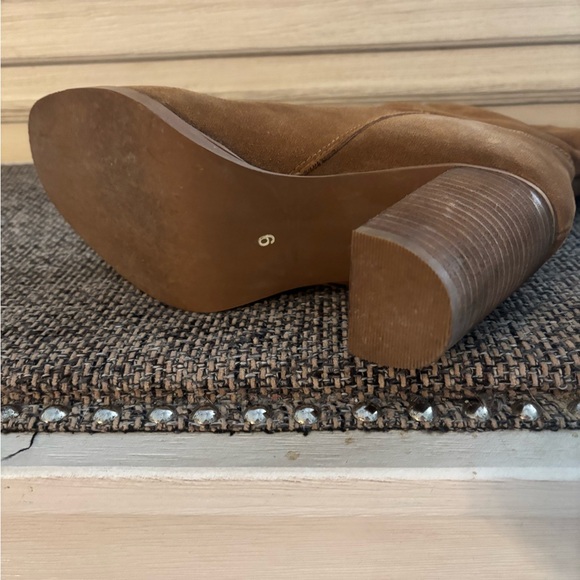 Super cute suede midi boot! - Picture 5 of 6